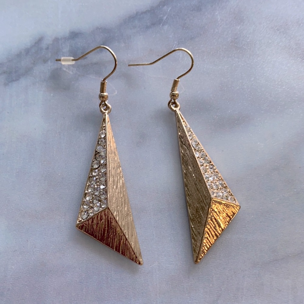 🆕 Lia Sophia Gold & Crystals Stunning Earrings!!!